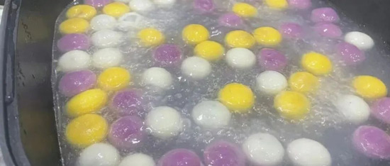 花好月圆人长久，情意浓浓闹元宵